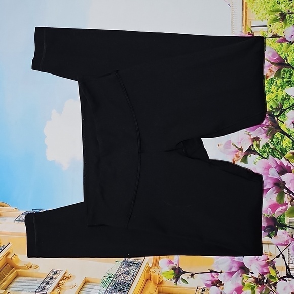 Lululemon Black Low-Waisted Leggings Size 6 - Picture 2 of 5